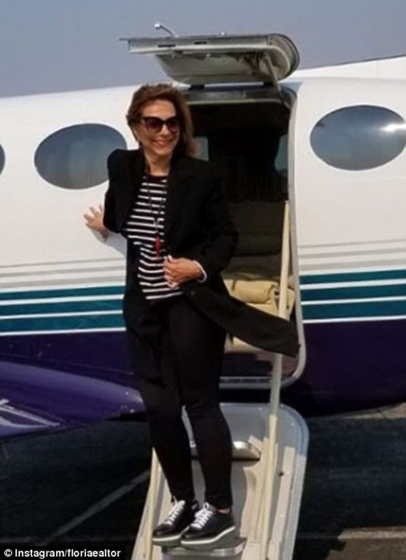 4EE05FBC00000578-6030575-She_posted_this_picture_to_Instagram_two_hours_before_the_plane_-m-55_1533560685873