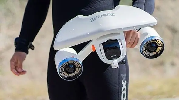 غواصی با کوچک‌ترین اسکوتر دنیا لذتبخش است+فیلم