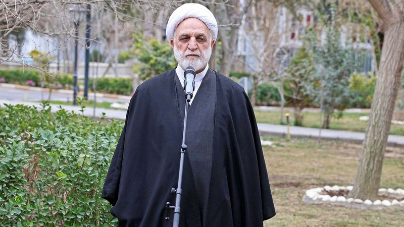 رئیس قوه قضاییه یک اصله نهال غرس کرد - روز درختکاری