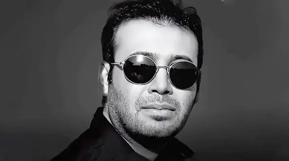 دانلود آهنگ شکوهمند محسن چاوشی به نام اشکی که چکد پنهانی / دور هستی و ولی همچو نفس در جانی