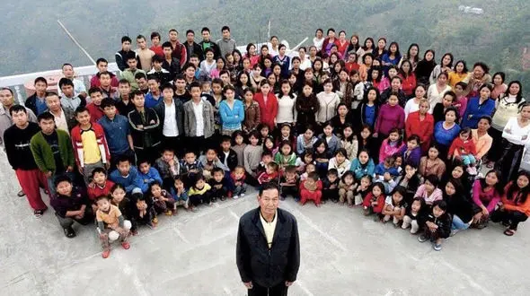 مرگ مردی که رکورددار تعداد زن و بچه بود + عکس