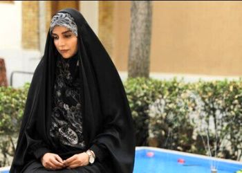 نگاهی به درخت انار نارس حیاط خونه باصفای مژده لواسانی با حال و هوای پاییزی+عکس