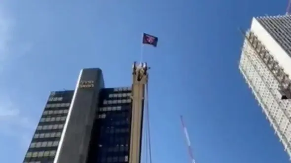  ببینید / برافراشته شدن پرچم واگنر در تل‌آویو + فیلم