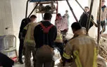 حادثه مرگبار در چاه 25 متری بلوار آفریقا / دو کارگر با حال وخیم در چاه گرفتار شدند + فیلم عملیات نجات