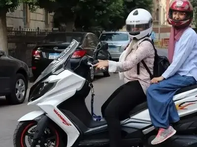 2 اظهار نظر متفاوت درباره صدور گواهینامه موتورسیکلت بانوان