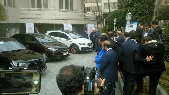 چهار خودرو تولید داخل در حاشیه جلسه هیئت دولت رونمایی شد