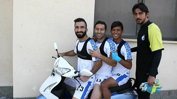 کورس دو ستاره استقلال در اتوبان باعث وحشت مردم شد
