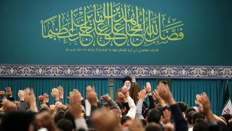 دیدار جمعی از خانواده‌های شهدای مدافع حرم و مقاومت در پنجمین سالگرد شهید سلیمانی