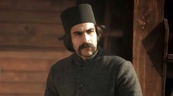 عکس/ گوشه دنج خانه پویا حاجی رضا، بازیگر نقش احتشام در سریال گیلدخت رو به حیاط با صفای خانه‌شان همراه با رونمایی از چهره واقعی آقای بازیگر