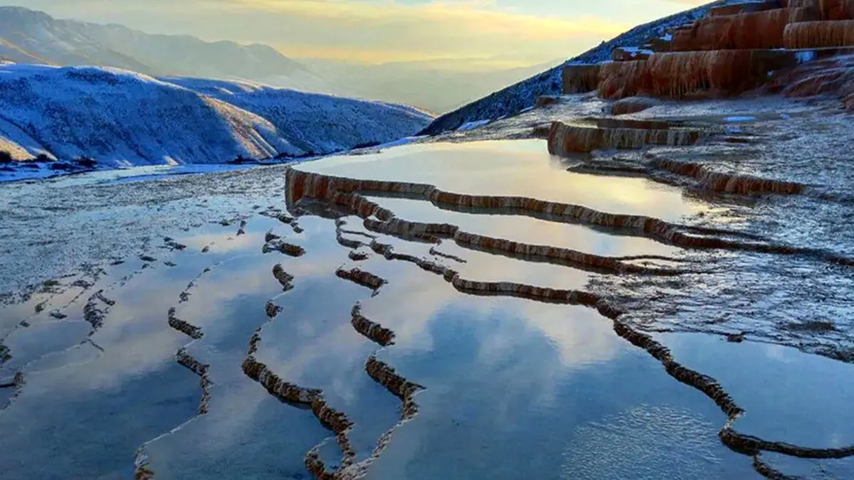 چشمه های پلکانی باداب سورت در برف