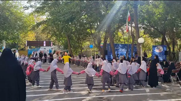 آقای وزیر، دانش آموزان یک « عمو زنجیر باف » ساده را هم بلد نیستند! + فیلم