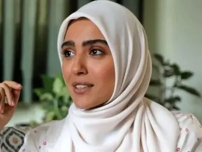 احساساتی شدن مونا کرمی در تولد پدرشوهرش مثل همیشه باوقار و متین : بابا سعید .... بودنتون برای همه‌مون مایه ی آرامش و افتخاره...