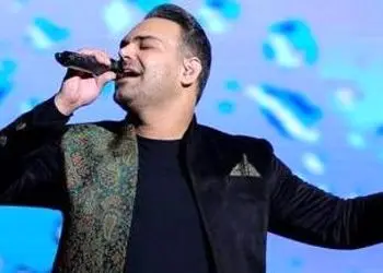 فیلم / نگاهی به کنسرت عاشقانه سیامک عباسی و لحظه زانو زدن او برای خواستگاری از عشق زندگی اش ... /  با اشک شوق جمیعت حاضر در سالن همراه شد ...