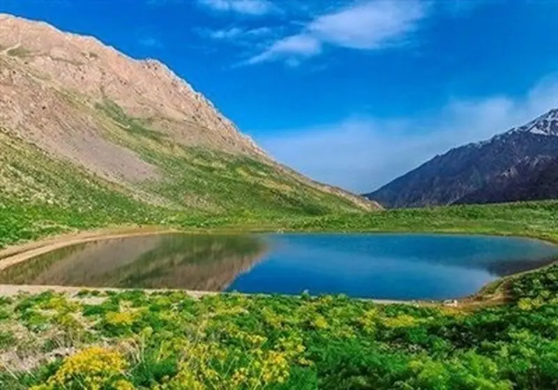 دریاچه زیبا