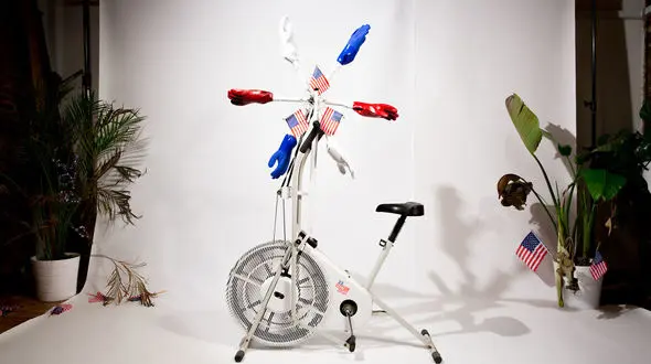  ابتکار جالب یک آمریکایی برای مخالفت با ترامپ و کلینتون + تصویر