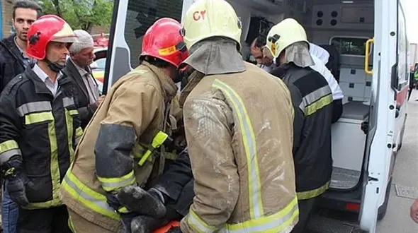  راننده تریلی بین دیوار و کابین خودرو زندانی شد+ تصاویر 