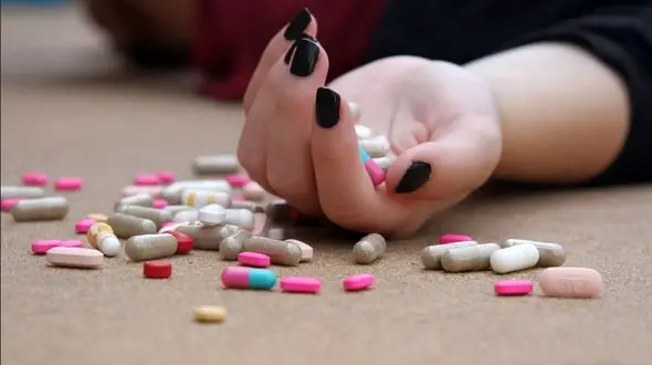 خودکشی زن تبریزی در اعتراض به ازدواج دوم شوهرش / 5 دختر و پسر بی مادر شدند + جزییات