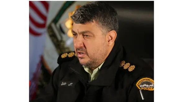 جولان مردی با لباس پلیس در تهران / او را می شناسید؟ 