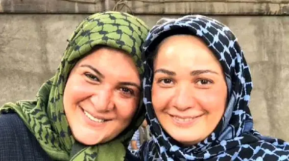 عکس ها / نگاهی به چیدمان  شاهانه و ایرانی خانه نسرین نصرتی  فهیمه سریال پایتخت با بازیگوشی دختر شیرینش/ از حیاط سرسبز و حوض آبی و گل‌های خوشرنگ بهاری تا مبلمان مدرن و پرده‌های اعیانی ...