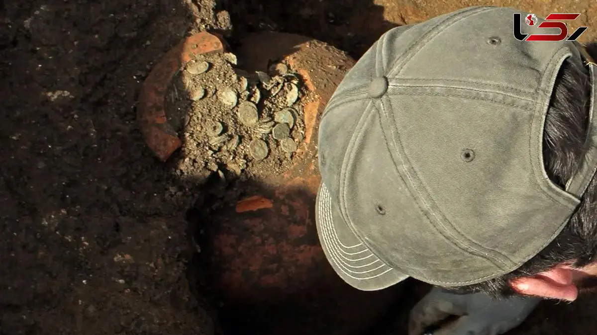 آتش یک خانه را نابود کرد؛ سکه ها ۱۷۰۰ سال دست نخورده ماندند !