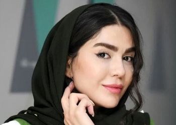 کافه گردی آزاده زارعی، بازیگر آوای باران با استایل و ژست خاصش / دخترا وقتی کافه میرن تا آلبوم عکس درست نکنند ول نمیکنن 