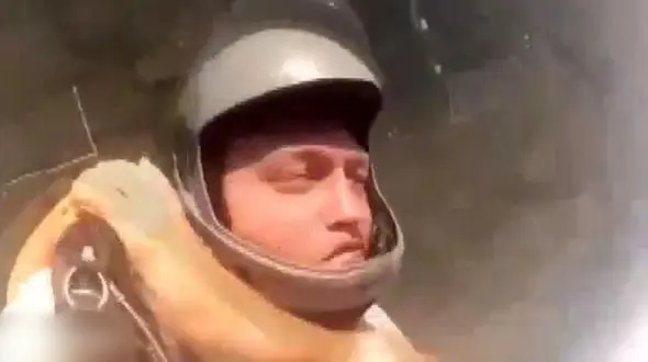 لحظه نجات معجزه آسای یک چترباز بی‌هوش در آسمان + فیلم