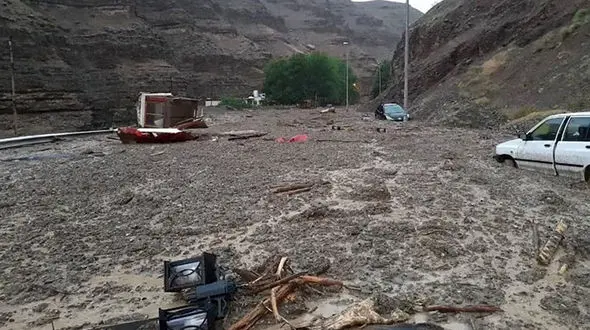 فیلم  وحشتناک از حجم آبگرفتگی و جاری شدن سیل در چالوس