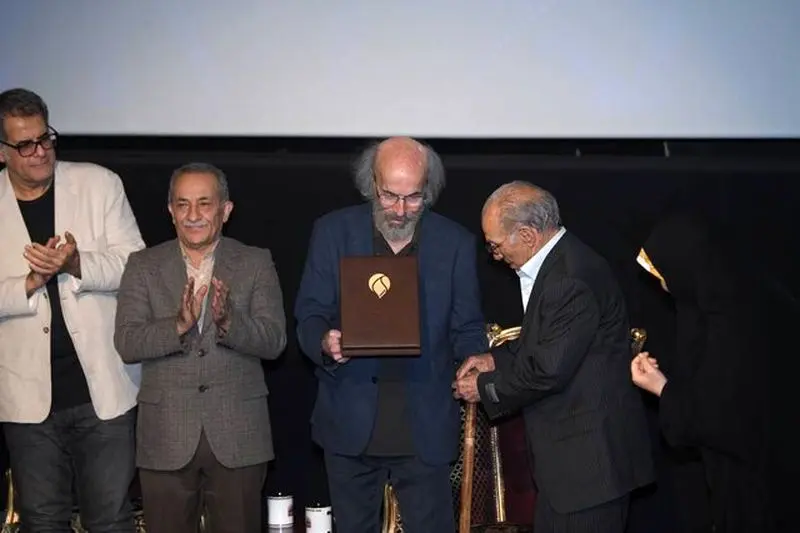 روایت کیانوش عیاری از گریه‌های حسن رضایی برای بازی نکردن در «شبح کژدم»