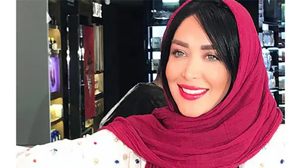 چهره موقر و متفاوت خانم بازیگر گاندو در مشهد ! + عکس سارا با چادر !