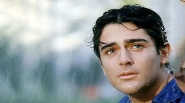  نگرانی محمدرضا گلزار برای نرسیدن به کنسرت آریان در پشت صحنه فیلم زهر عسل در سال ۱۳۸۱