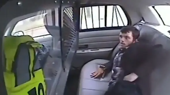  همدستان یک دزد ماشین پلیس را چپ کردند/دزد مُرد + فیلم