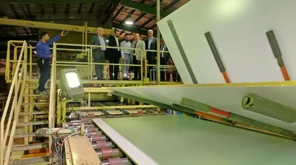 بازدید هیئت تجاری عراق از کارخانه لوح سبز جنوب؛ تأکید بر کیفیت بالای ام‌دی‌اف نیشکر