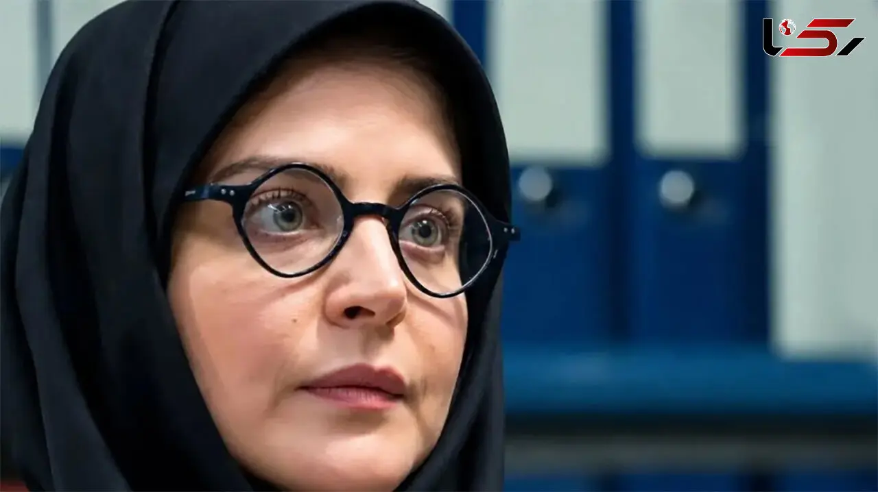 سفر در زمان / عکس «مهرو، همسر مسعود شصت‌چی» روی صحنه نمایش در سال ۱۴۰۰