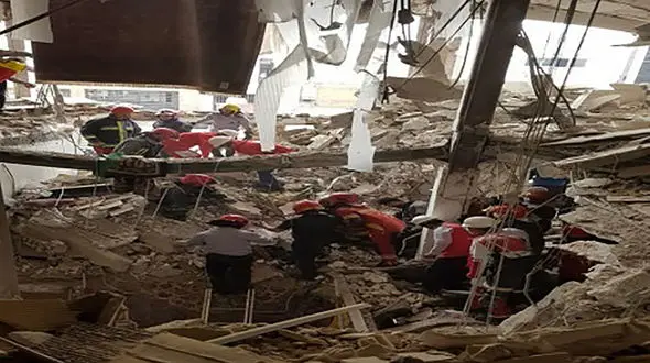 کشف جسد مرد 45 ساله از آوار مرگبار اهواز + فیلم