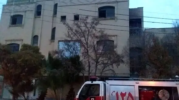 آتش سوزی منزل مسکونی ۲ طبقه در خیابان خانه اصفهان + عکس ها