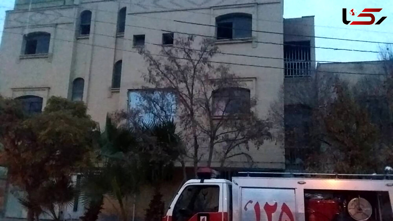 آتش سوزی منزل مسکونی ۲ طبقه در خیابان خانه اصفهان + عکس ها