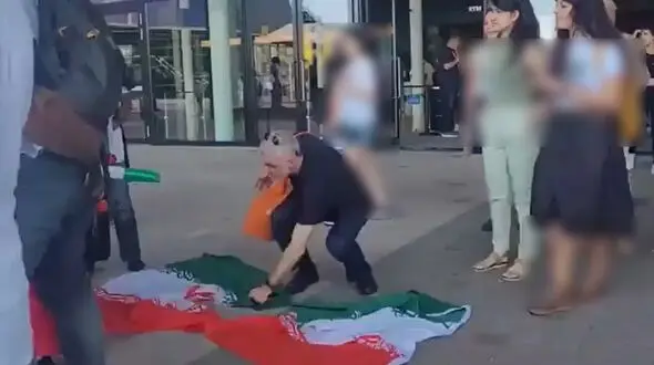 فیلم هتک حرمت پرچم ایران در لیگ ملت های والیبال / ختم غائله با غیرت یک ایرانی