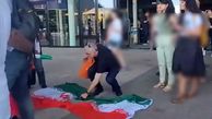 فیلم هتک حرمت پرچم ایران در لیگ ملت های والیبال / ختم غائله با غیرت یک ایرانی