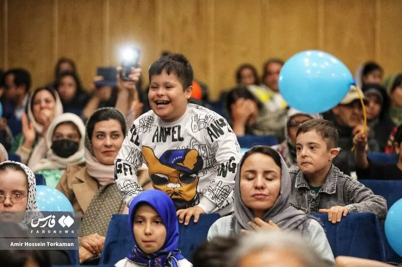 تصاویر: کنسرت مجید خراط‌ها در همدان به نفع بیماران اتیسم