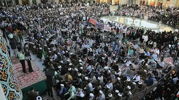 لباس نظامی روحانیون در جنگ با که؟! / لباس نظامی یعنی آمادۀ جنگ‌ایم