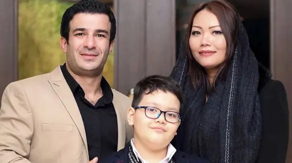 یوسف تیموری: زن تایلندی ام به خاطر فرزندخوانده ام مسلمان شد / من و راپان صیغه محرمیت خوندیم 
 / دلیلی ندارد دروغ بگم متاسفانه فوت کرد و راحت شد + فیلم