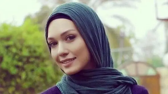 دکوراسیون شیک خانه امروزی شهرزاد کمالزاده/ لوستر طلایی، یخچال و لباسشویی سیلور، کابینت خوش رنگ و ظرف و ظروف گران قیمت خانم بازیگر باسلیقه 