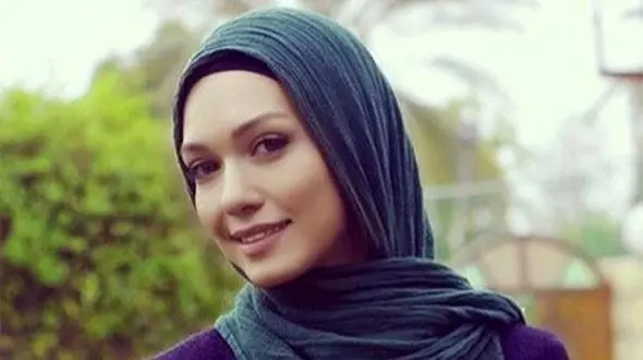 دکوراسیون شیک خانه امروزی شهرزاد کمالزاده/ لوستر طلایی، یخچال و لباسشویی سیلور، کابینت خوش رنگ و ظرف و ظروف گران قیمت خانم بازیگر باسلیقه 