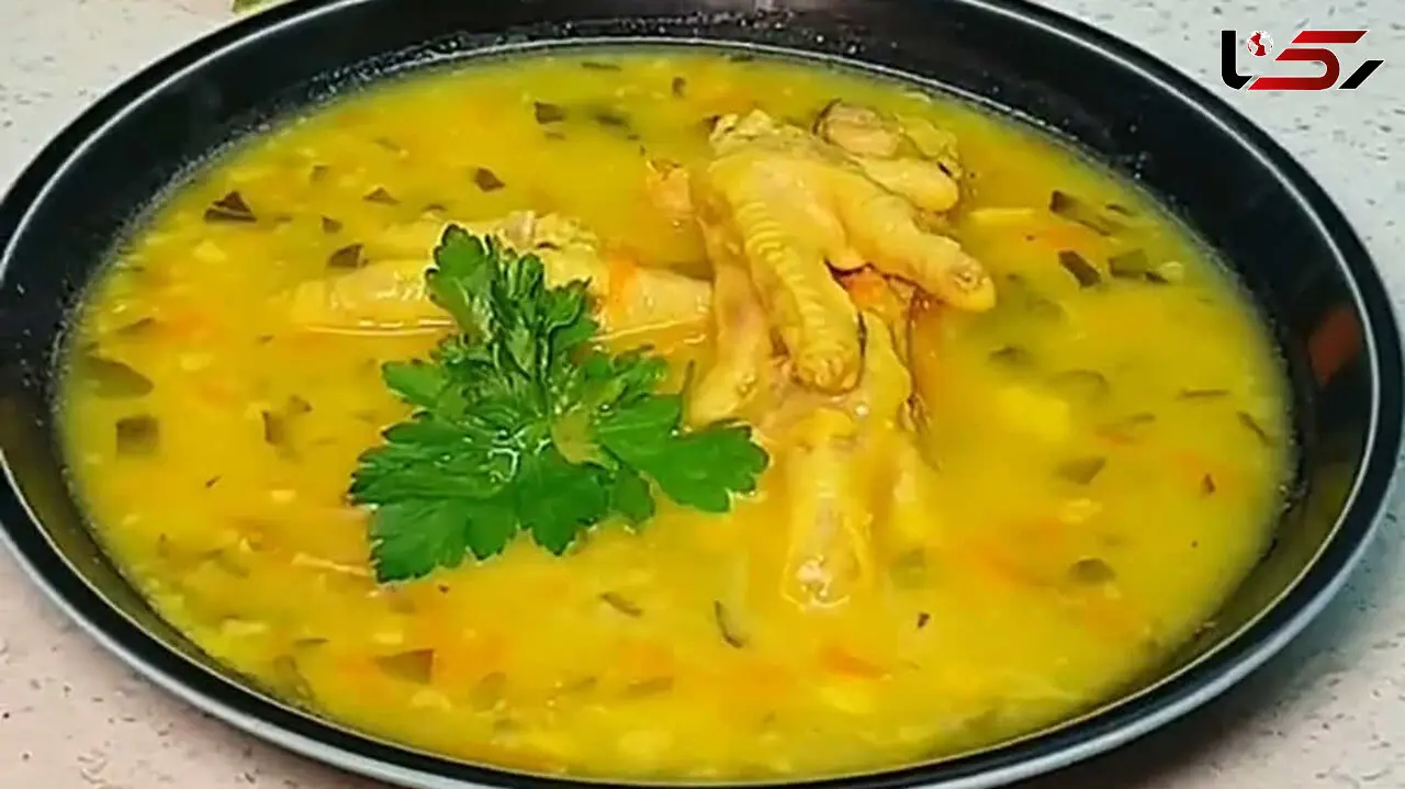 چند غذا با پای مرغ 