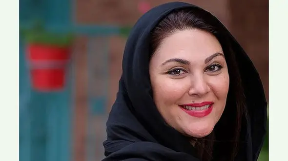 فیلم و عکس / نگاهی به چیدمان عهد بوقی و مدرن خانه دوبلکس   لاله اسکندری / از مجسمه و رادیوی قدیمی تا مبلمان سلطنتی شیک !