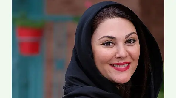 فیلم و عکس / نگاهی به چیدمان عهد بوقی و مدرن خانه دوبلکس   لاله اسکندری / از مجسمه و رادیوی قدیمی تا مبلمان سلطنتی شیک !
