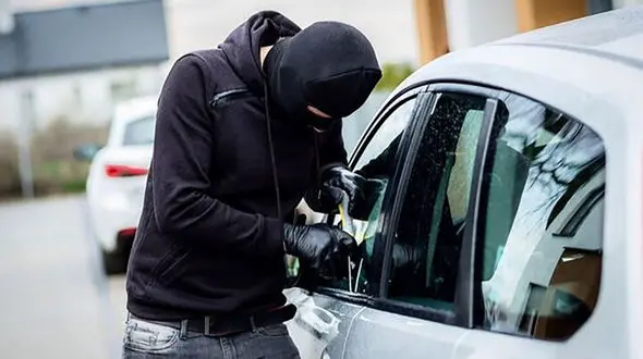 این توصیه های پلیسی را برای پیشگیری از سرقت اتومبیل جدی بگیرید !