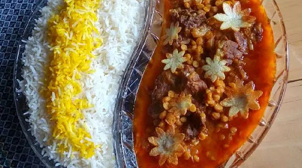 طرز تهیه یک غذای زاهدانی به اسم قیمه سیستانی یا دوغ‌ با