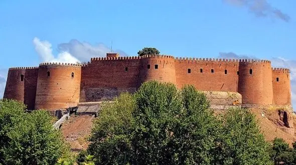 قلعه فلک‌ الافلاک خرم‌آباد سند خورد ! + عکس