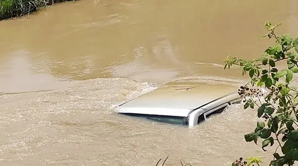 شیرجه هولناک پراید به رودخانه در رشت / راننده مرگ را دید